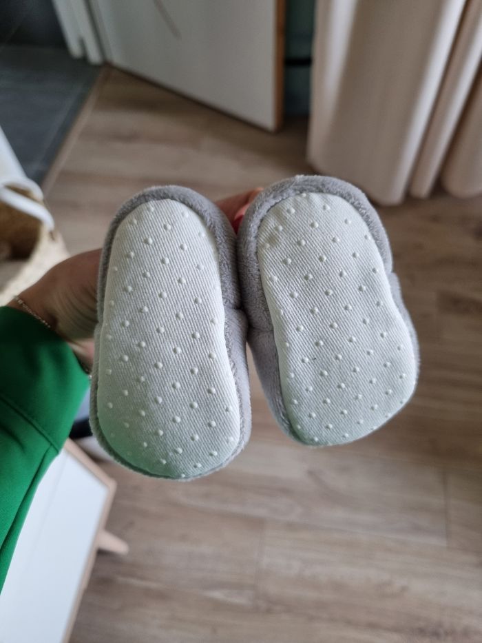 Chaussons/chaussures bébé - photo numéro 2