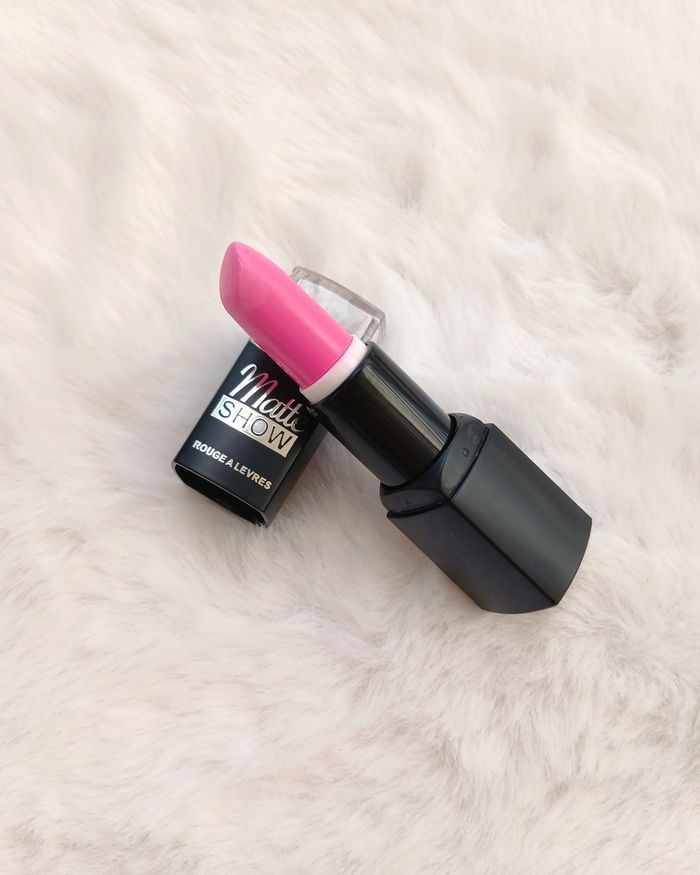 Lot maquillage - Gloss, rouges à lèvres, crème sourcils - photo numéro 6