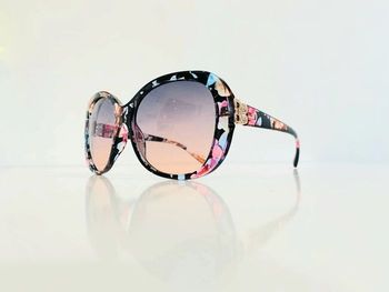 Lunette de soleil femme fleurie et dorée verres dégradés UV protection catégorie 2