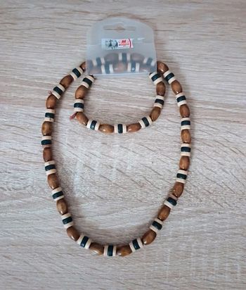 Collier + bracelet.