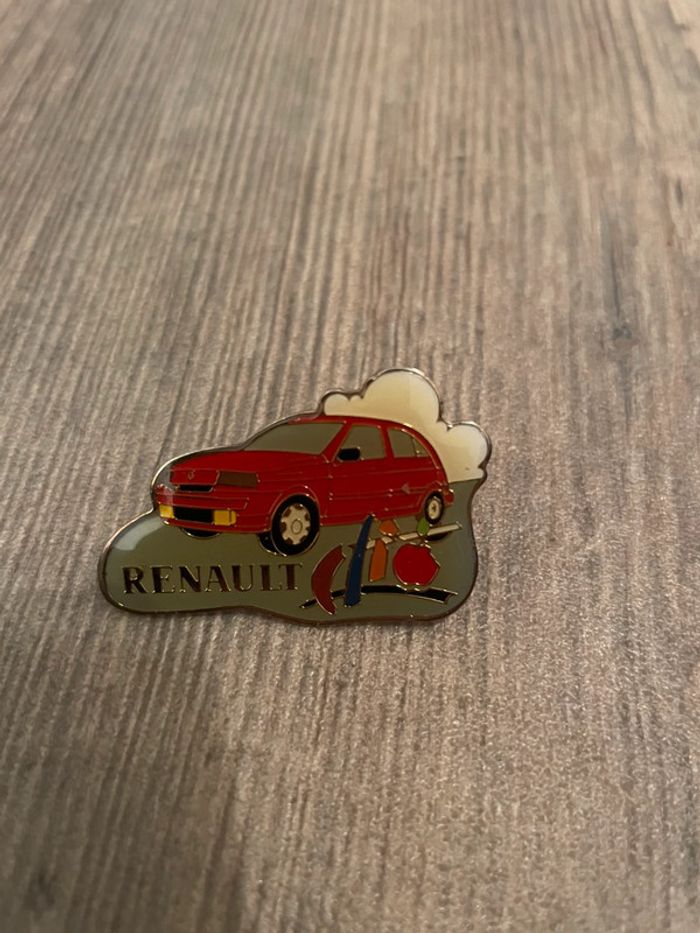 Pin’s Renault Clio