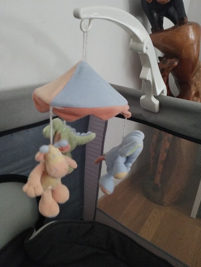 Mobile de voyage a pince
