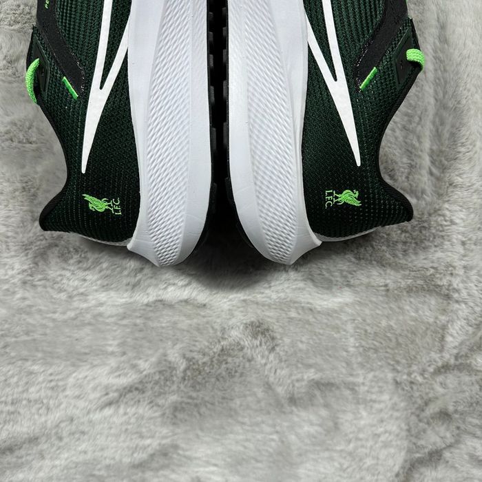 Nike Zoom Pegasus 40 « Liverpool Édition » pointure 45.5 - photo numéro 9