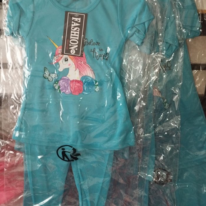 Lot revendeur ensembles fille