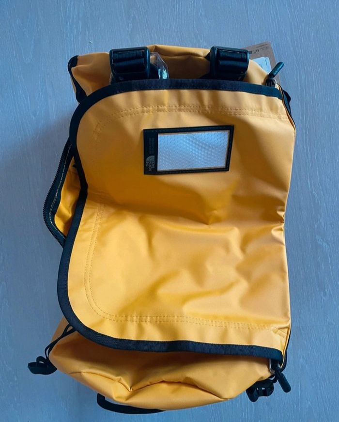 Sac The North Face Base Camp jaune et noire ( NEUF) - photo numéro 6