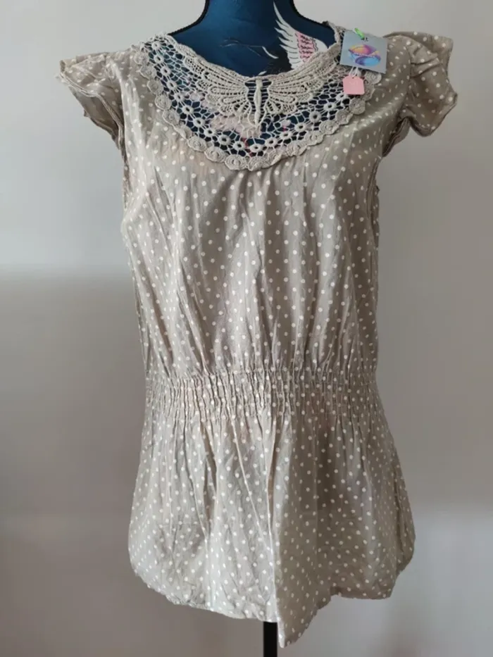 Blouse beige manches courtes crochet et soie