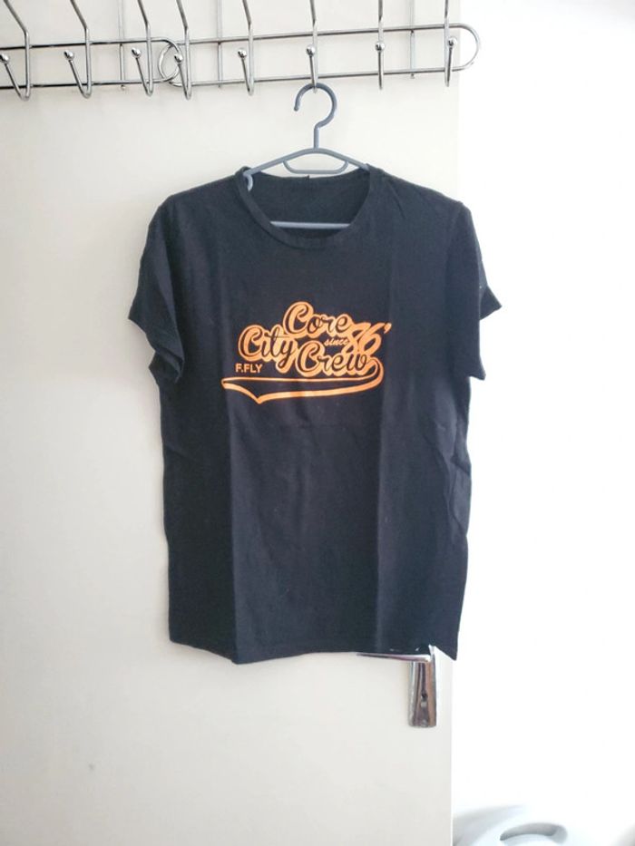 Tee-shirt noir et orange Taille S