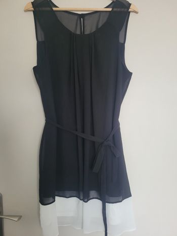 Robe noire et blanche