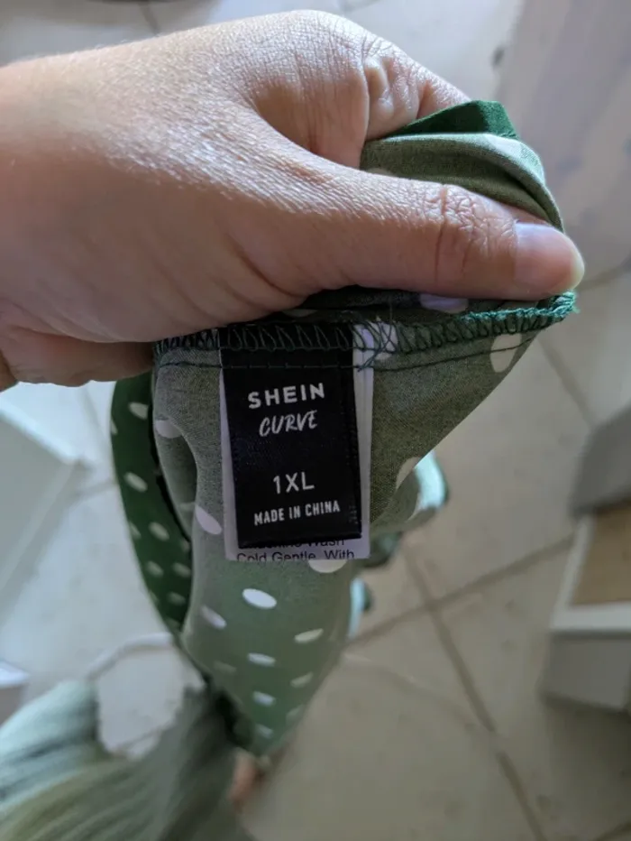 Magnifique haut blouse froufrou vert à pois Shein taille XL - photo numéro 3