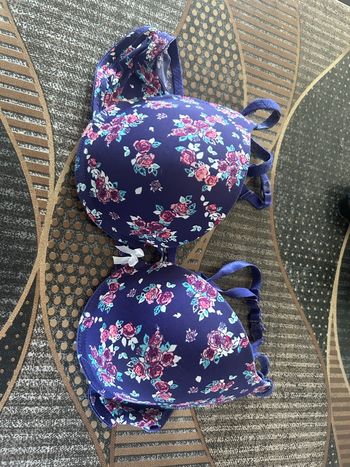 Lot de cinq soutien-gorge, 90 B