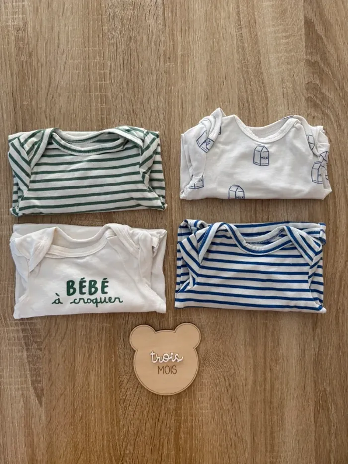 Lot de 4 bodies - Taille 3 mois