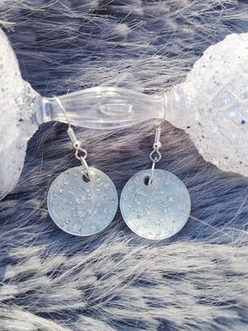 Boucles d'oreilles blanches feuilles d'argent 