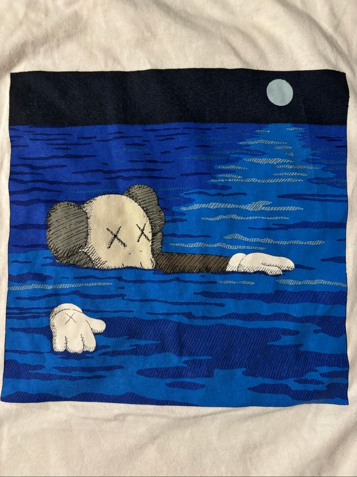 T shirt blanc Kaws X Uniqlo - photo numéro 2