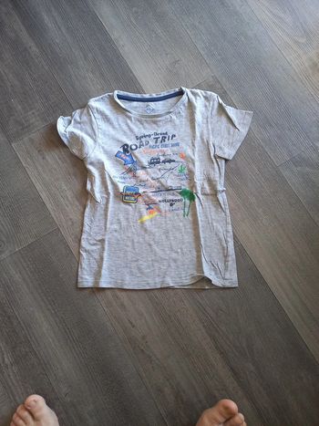 T shirt 6-7 ans