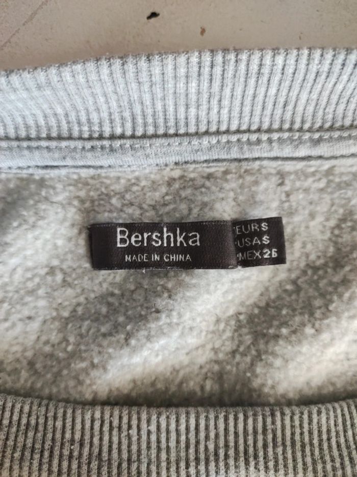 Sweat Bershka taille S - photo numéro 4