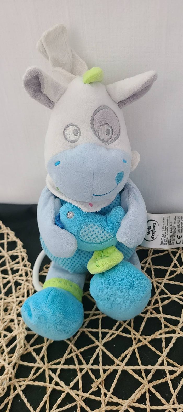 Mots d'enfants doudou âne cheval boîte à musique bleu blanc vert oiseau feuille bandana pois