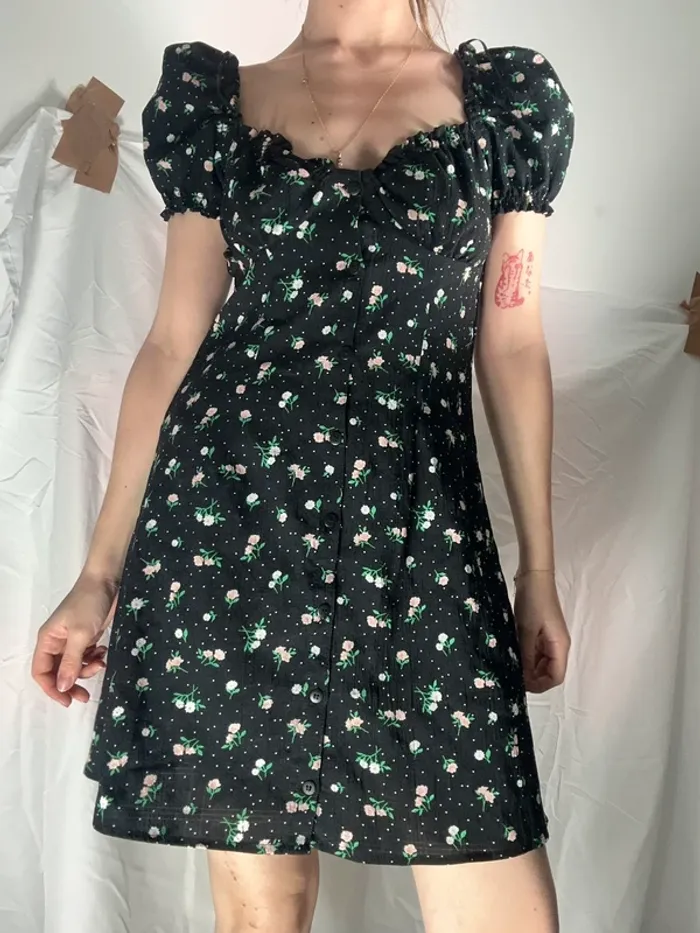 Élégante robe noire à fleurs roses H&M - photo numéro 6