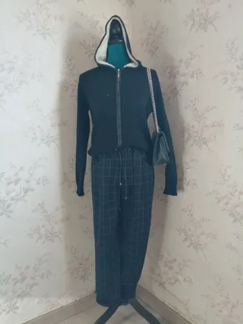 Pantalon noir droit à carreaux avec lignes beiges élastique à la taille et lien / teddy Smith / (38)