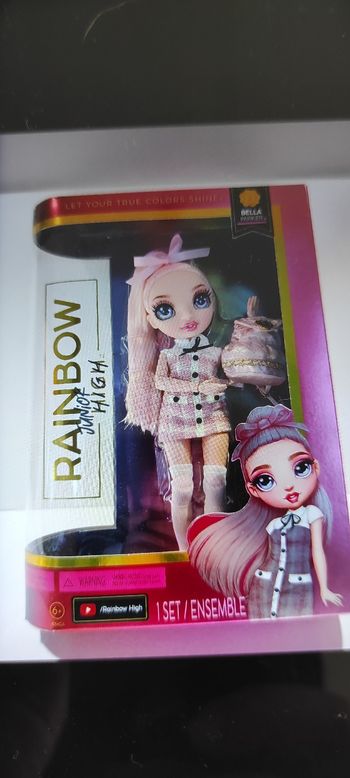 Poupée rainbow high bella junior