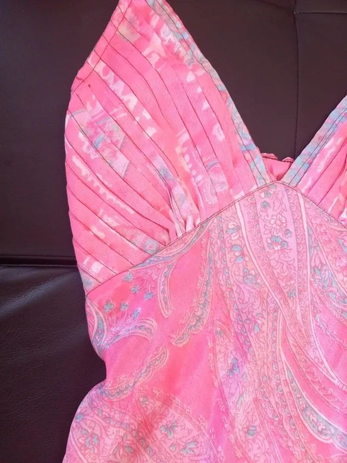 Robe rose satinée taille S en très bon état - photo numéro 2