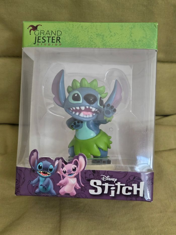 figurine de stitch qui danse