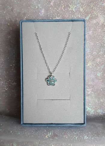 Collier patte de chien bleu