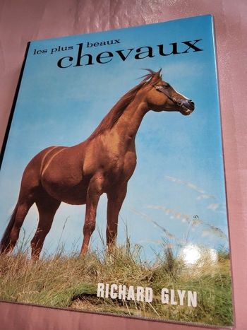 Livre les plus beaux chevaux ,etat neuf