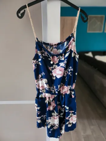 Jolie combi short bleue marine a motifs fleurs roses taille 38 excellent état