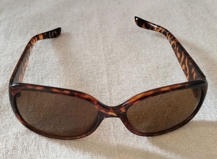 Lunettes de soleil fantaisie - photo numéro 3