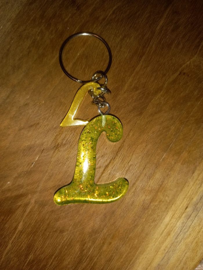 Porte clé lettre L résine epoxy
