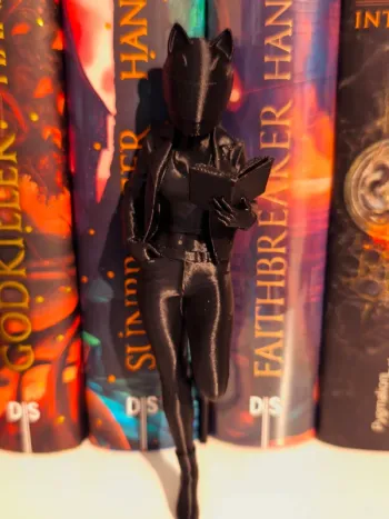 Figurine 3D Biker Babe Reader
