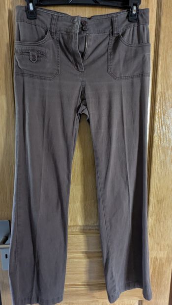 Pantalon taille basse, marron foncé.