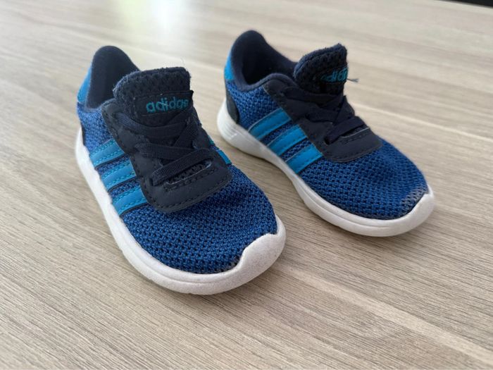 Baskets Adidas taille 23