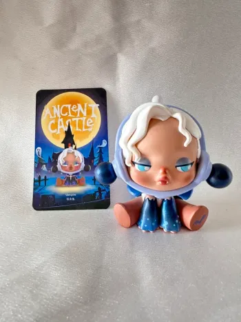 Popmart X Skullpanda Figurine Vampire – Série Ancient Castle
