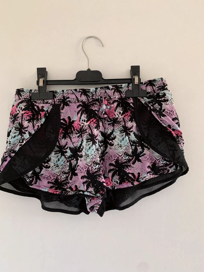 Short noir et rose à motifs palmier Jennyfer