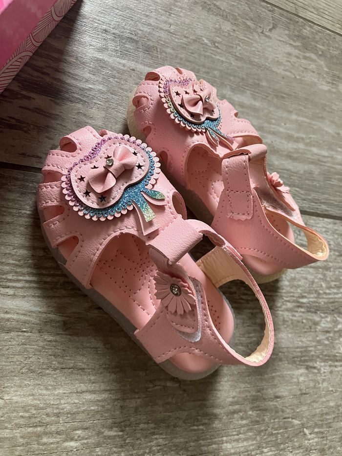 Sandales lumineuses T17