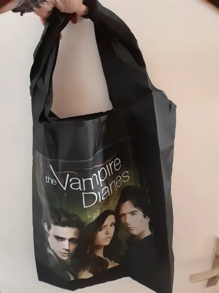 Grand sac fourre tout, souple, noir imprimé The Vampire Diaries - photo numéro 3
