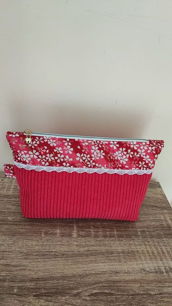 Trousse à maquillage en velours côtelé rose fait main 