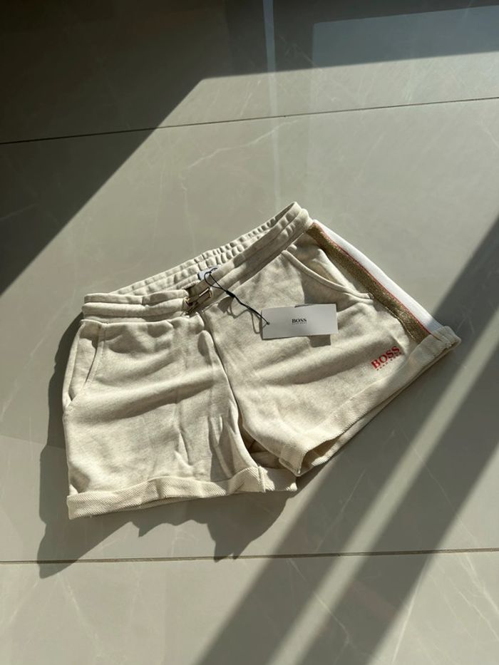 Short Hugo boss neuf 16 ans - photo numéro 3