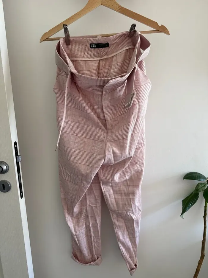 Pantalon droit carreaux rose Zara