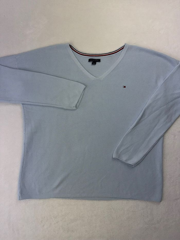 Pull / sweat Tommy Hilfiger femme col V manches longues bleu clair taille M excellent état #02025 - photo numéro 2