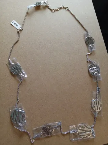 Collier sautoir magnétique détente