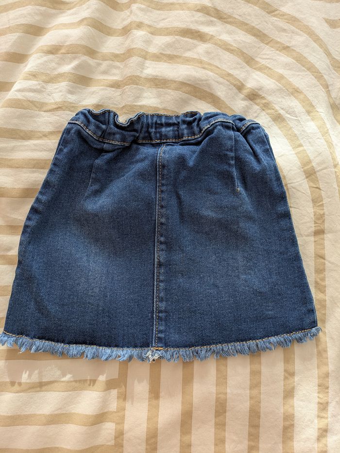 Jupe Courte Kiabi - Denim Boutonnée & Effet Effiloché - photo numéro 2