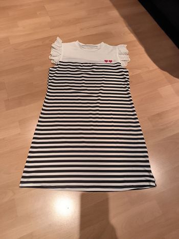 Robe blanche à lignes noires taille S