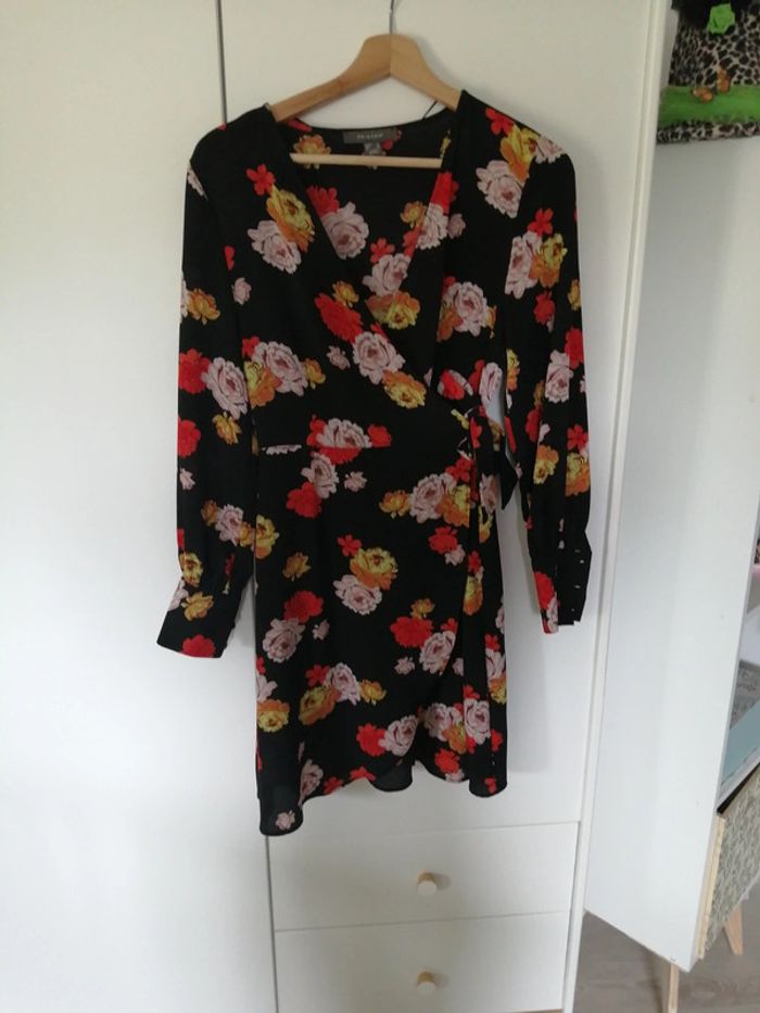Robe cache coeur fleurie