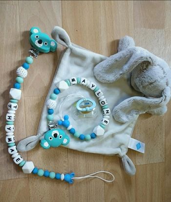 Attache tetine en sili