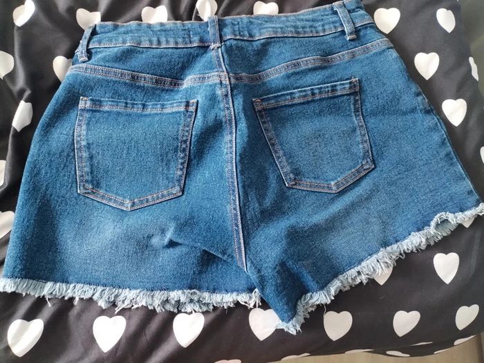 Short T 42 - photo numéro 2