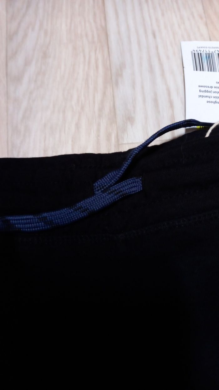 Pantalon de jogging neuf - photo numéro 4