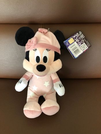 peluche minnie disney qui brille dans la nuit 25 cm