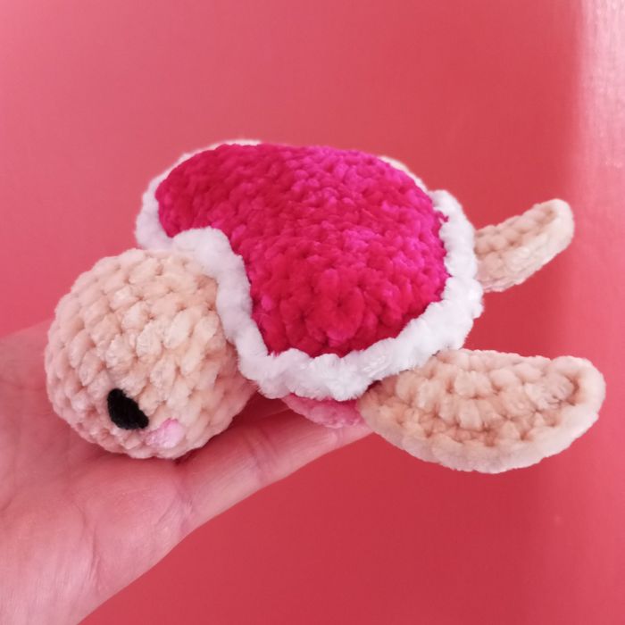 Petite tortue cœur au crochet - fait main - cadeau Saint Valentin - photo numéro 3